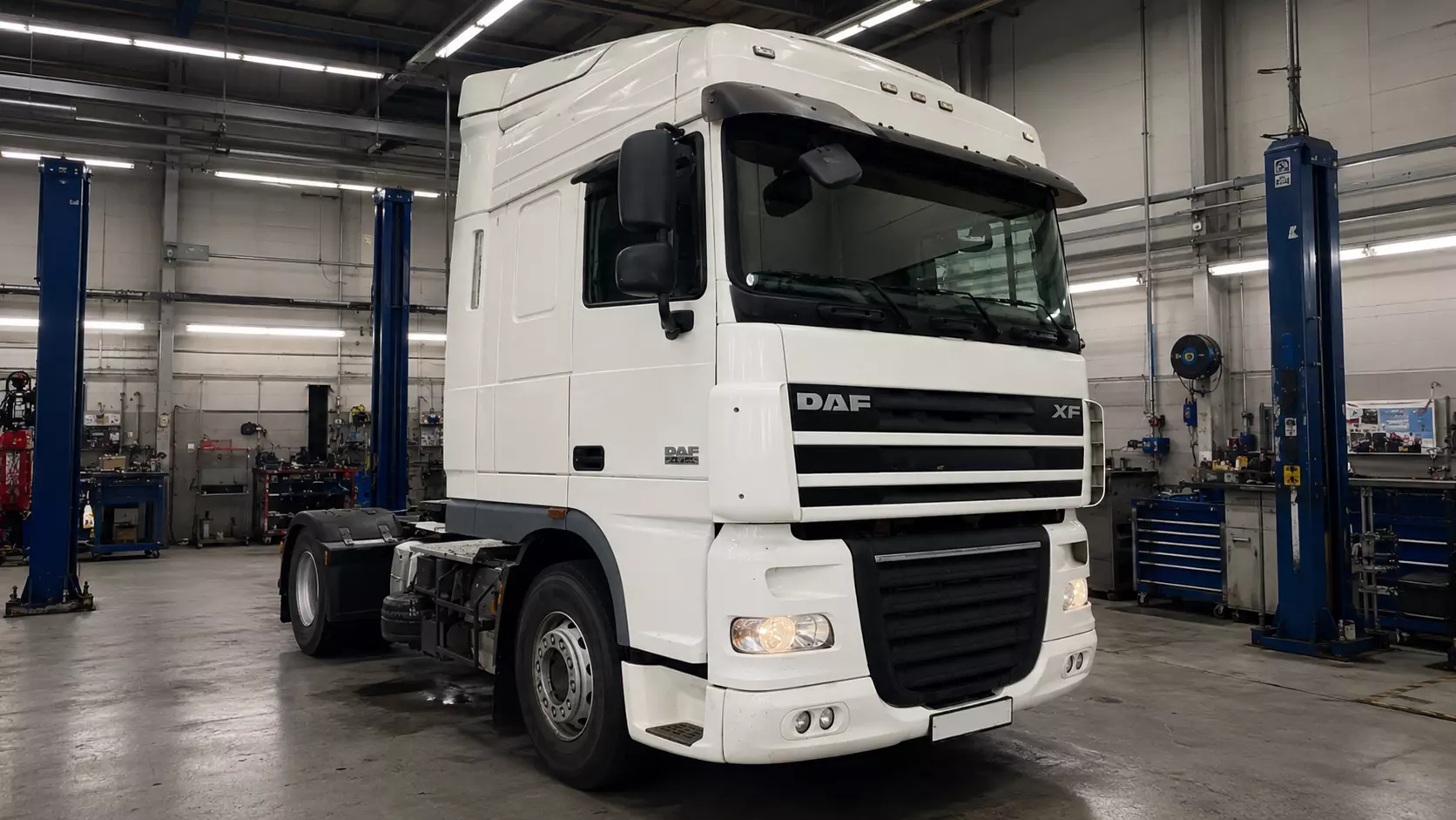 Грузовик DAF в автосервисе